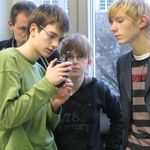 Schüler lernen die Funktionsweise von Feuchtemessgeräten kennen (Bauhaus-Universität Weimar)