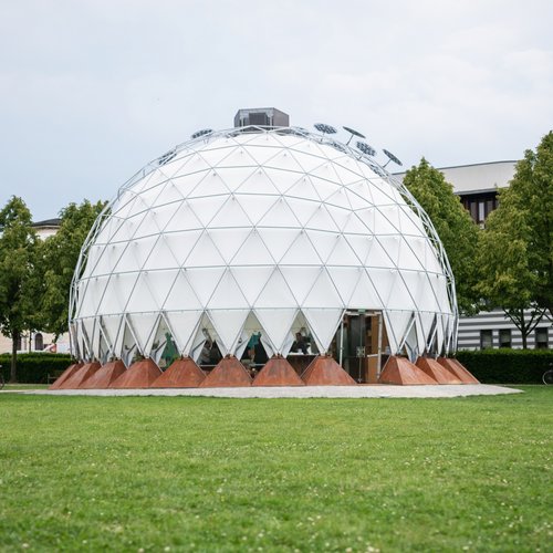 Der Thüringer Klima-Pavillon auf dem Weimarer Beethovenplatz (Copyright: Bauhaus-Universität Weimar, Foto: Thomas Müller)