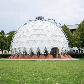Der Thüringer Klima-Pavillon auf dem Weimarer Beethovenplatz (Copyright: Bauhaus-Universität Weimar, Foto: Thomas Müller)