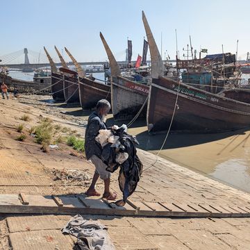 Von der Verpackung zur Ressource - und nicht zum Abfall im Fluss: Wie dieser Übergang gelingen kann, untersucht BLUE PRISM gemeinsam mit Partnern in Nepal und Bangladesch. Bauhaus-Universität Weimar, Foto: Senta Berner. 