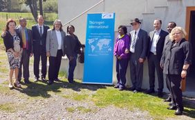 Teilnehmer (v.l.n.r.): Karin Plötner, PolyCare, S.E. Botschafter Andreas Guibeb, Dr. Stefan Blechschmidt – Teamleiter – LEG Thüringen, Gunther Plötner, Polycare, Yvonne Kaukuetu, Elizabeth Kameeta, Minister Dr. Zephania Kameeta, Alexander Gypser, B Teilnehmer (v.l.n.r.): Karin Plötner, PolyCare, S.E. Botschafter Andreas Guibeb, Dr. Stefan Blechschmidt – Teamleiter – LEG Thüringen, Gunther Plötner, Polycare, Yvonne Kaukuetu, Elizabeth Kameeta, Minister Dr. Zephania Kameeta, Alexander Gypser, B