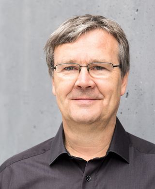 Dr.-Ing. Ralf Englert von der Bauhaus-Universität Weimar erhielt 2023 die Ehrennadel der Deutschen Vereinigung für Wasserwirtschaft, Abwasser und Abfall e. V. (DWA). Foto: Matthias Eckert