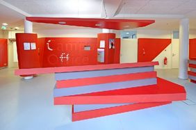 Der interaktive Tresen des neuen Campus.Office. (Quelle: Bauhaus-Universität Weimar, Foto: Candy Welz)
Der interaktive Tresen des neuen Campus.Office. (Quelle: Bauhaus-Universität Weimar, Foto: Candy Welz)