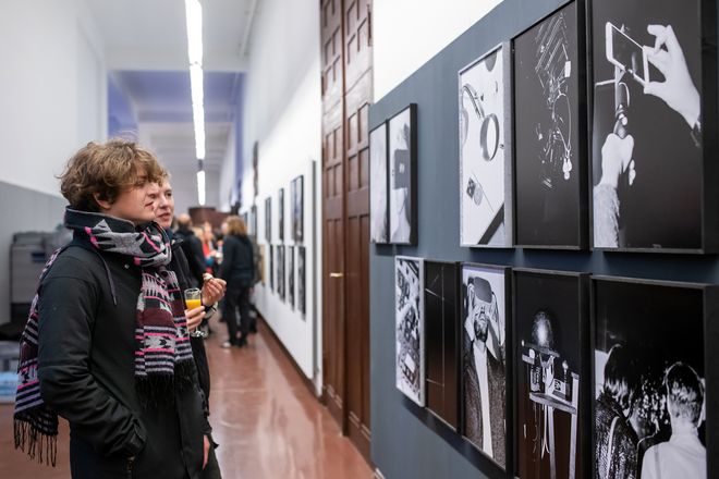 Foto der Ausstellungseröffnung und Buchpräsentation.