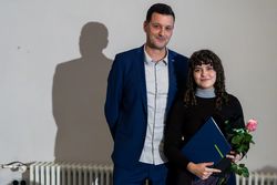 Prof. Benz und Stipendiatin (Foto: Matthias Eckert)