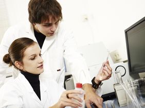 Studierende in den Laboren der Fakultät Bauingenieurwesen