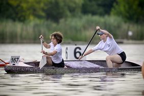 6. Platz für Boot »Schalotta« mit Heidi Mühleder und Katharina Peerenboom. Foto: Informationszentrum Beton GmbH 6. Platz für Boot »Schalotta« mit Heidi Mühleder und Katharina Peerenboom. Foto: Informationszentrum Beton GmbH