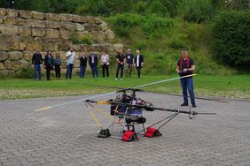 Funktionstest der Wasserstoffdrohne auf dem Gelände von edm aerotec. Foto: Professur Energiesysteme Funktionstest der Wasserstoffdrohne auf dem Gelände von edm aerotec. Foto: Professur Energiesysteme