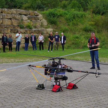 Funktionstest der Wasserstoffdrohne auf dem Gelände von edm aerotec. Foto: Professur Energiesysteme
