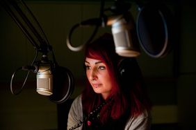 Im interdisziplinären Forschungsprojekt »Radiophonic Cultures« beschäftigt sich die Professur Experimentelles Radio an der Bauhaus-Universität Weimar mit Audioarchiven. (Bild: Candy Welz)