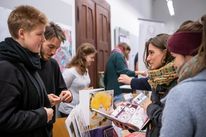 Bauhaus Weihnachtsmarkt »Kauf dir ein Stück Bauhaus« 2019, Bauhaus-Universität Weimar, Fotograf: Thomas Müller.