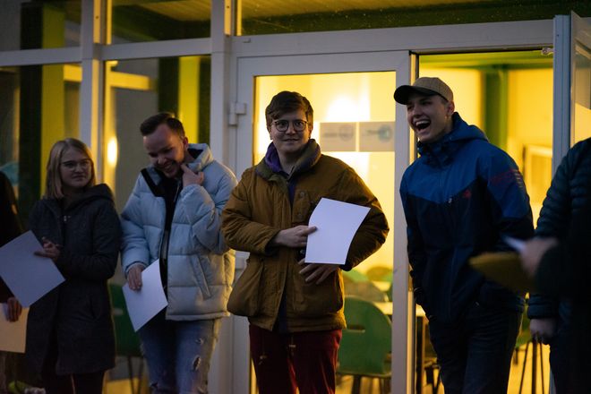 Nach der Übergabe der Zertifikate endet das Science Camp mit einer Abschlussfeier. (Quelle: TU Ilmenau, Foto: Lukas Sthamer)