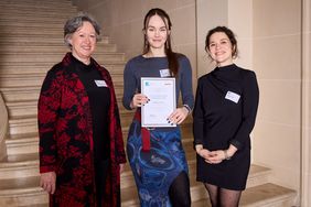 v. l. n. r.: Andrea von Hülsen-Esch, Vizepräsidentin der DFH, Maya Kurth, Maria Flügel, ARTE GEIE (© Andreas B. Krueger / DFH-UFA)