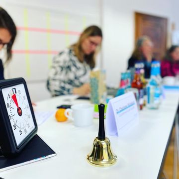 Bei der Jurysitzung wurden 10 Teilnehmerinnen für neudeli empowHER ausgewählt.