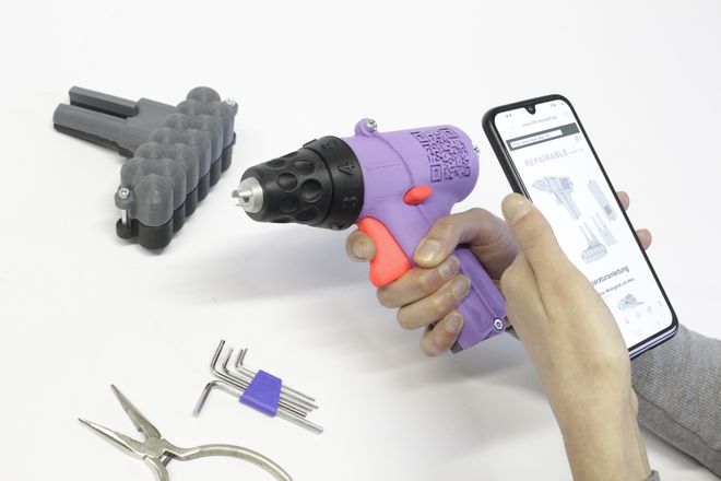 Darstellung wie eine Reperatur mit Hilfe einer App abläuft