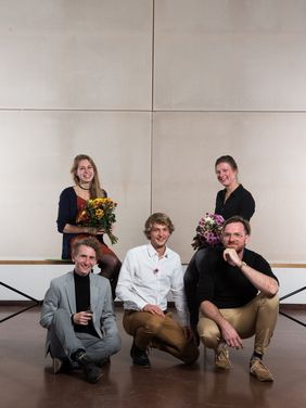 Gruppenfoto der Preisträger für die besten Master-Abschlussarbeiten (Foto: Tobias Adam) Gruppenfoto der Preisträger für die besten Master-Abschlussarbeiten (Foto: Tobias Adam)