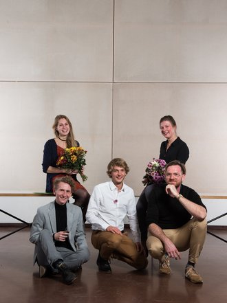 Gruppenfoto der Preisträger für die besten Master-Abschlussarbeiten (Foto: Tobias Adam)