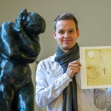 Martin Geske mit seiner Arbeit »Balloneffekt«, Foto: Thomas Müller