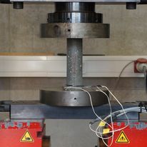 Betonprobekörper im dynamischen Druckversuch
