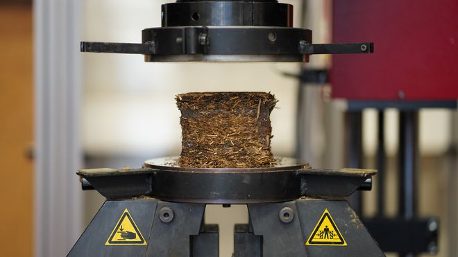 Materialversuch an Strohbausteinen