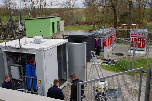 Hydrogen is produced with electricity made from renewable energies at the small hydro power plant in Oberroßla. Photo: Bauhaus-Universität Weimar, Energy Systems Group