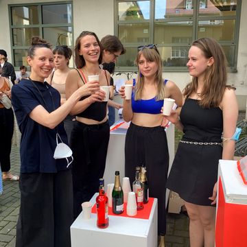Jun.-Prof. Stefanie Schwarz (far left) with the designers of the port (from left to right) Eli Schories, Jenny Nerlich and Emelie Brockhaus. 