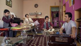 Der afghanische Junge möchte eine Musikschule in Kabul eröffnen, um sich und anderen Kindern eine Zukunftsperspektive zu geben.
