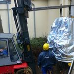 Anlieferung der Offsetdruckmaschine von MAN Roland für die Druckwerkstatt der Fakultät Gestaltung am 12. Dezember 2008 (Bauhaus-Universität Weimar, Jörg von Stuckrad, 2008)