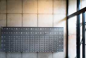 Briefkästen im Empfang des Jakobsplans