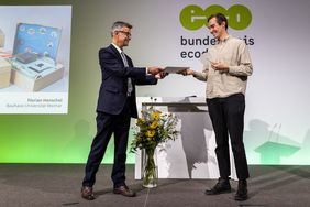 Dr. Ulf Jaeckel, Federal Ministry for the Environment, Nature Conservation and Nuclear Safety, hands over the German Ecodesign Award in the »Young Talent« category to Florian Henschel; photo: German Ecodesign Award