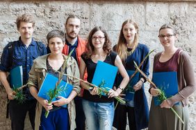 Die diesjährigen Gewinnerinnen und Gewinner des Grafe Kreativ Preis (v.l.n.r. Ludwig Berger, Anne Krauß, Christian Rothe, Nora Manthei, Alexandra Bunkherr, Julia Prechtl); Quelle: Bauhaus-Universität Weimar, Foto: Henry Sowinski