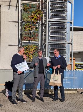 v.l.n.r. Prof. Uwe Plank-Wiedenbeck, Professur Verkehrssystemplanung, Prof. Mark Jentsch, Professur Energiesysteme und Bernd Wagner, Technischer Geschäftsführer der Stadtwirtschaft Weimar. Bauhaus-Universität Weimar, Foto: Dana Höftmann