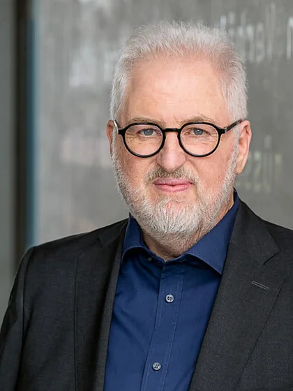 Portrait photograph of Wolfgang Sattler