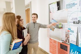 Vor Beginn eines erfolgreichen Studiums stehen Studieninteressierte oft vor einer Fülle an Fragen. Vor Beginn eines erfolgreichen Studiums stehen Studieninteressierte oft vor einer Fülle an Fragen.
