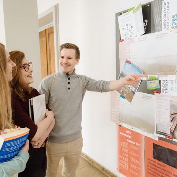 Vor Beginn eines erfolgreichen Studiums stehen Studieninteressierte oft vor einer Fülle an Fragen. 
