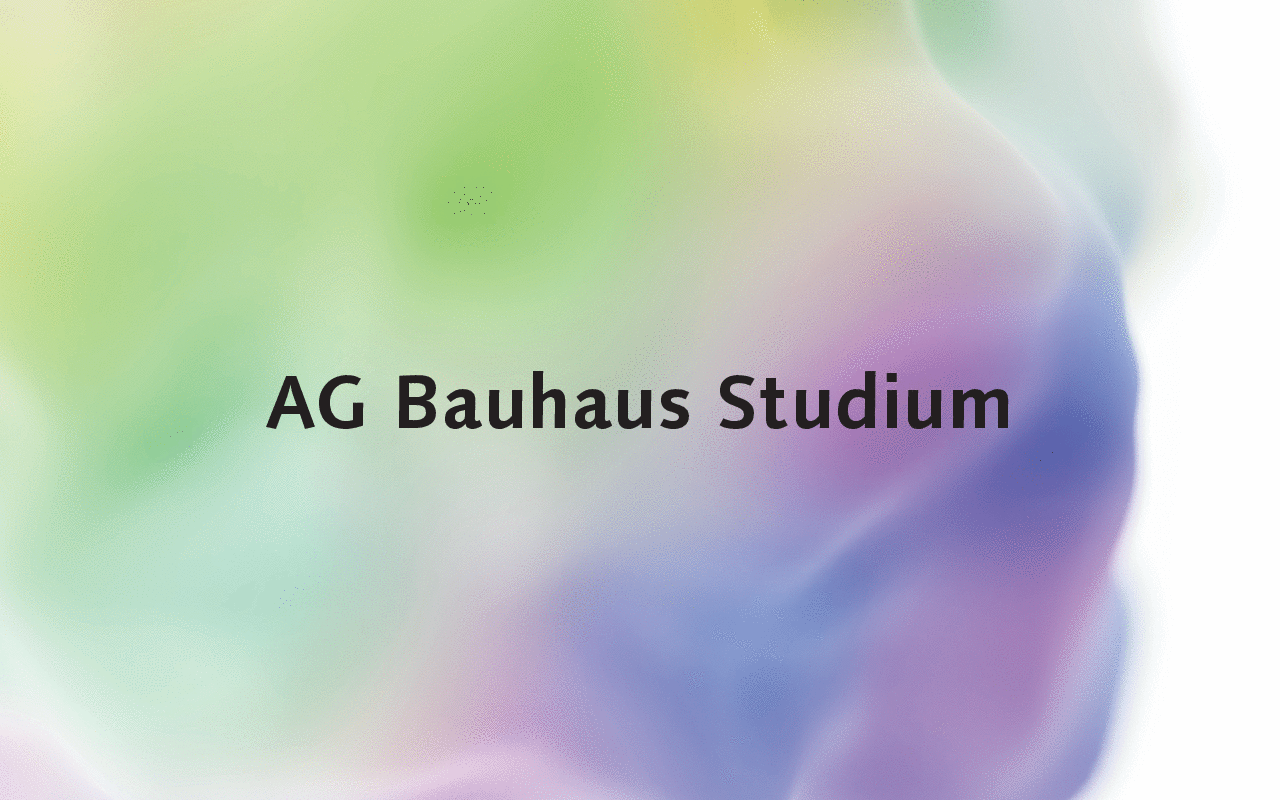 Text "AG Bauhaus Studium" auf mehrfarbigem Hintergrund