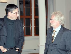 Im Gespräch: Prof. Dr.-Ing. habil. Carsten Könke mit Dekan Prof. Dr.-Ing. Dipl.-Wirtsch.-Ing. Hans Wilhelm Alfen, Foto: ÖA
