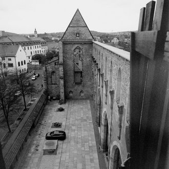 Blick in das ruinöse Kirchenschiff der Barfüßerkirche (Foto: Samuel Zeyse)