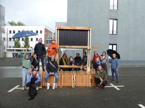 Gruppenfoto vom Bau- und Planungsteam vor der Installation (Copyright: Professur Entwerfen und Städtebau) 