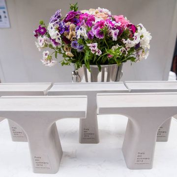 Pokale zum Preis der summaery2012 Brückenschlag«, Brückepfeilern aus Beton gegossen, (Foto: Candy Welz)