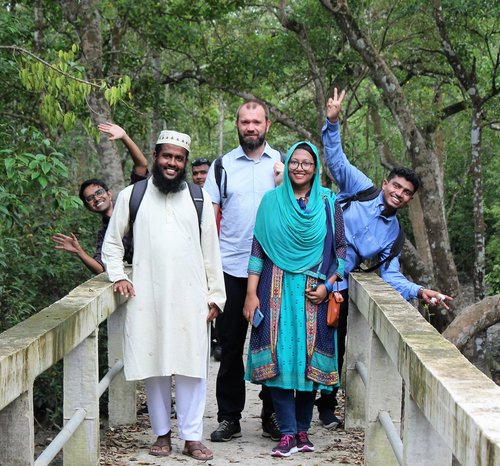 Employees in the »SCIP Plastics« project visit the Sundarbans National Park, Bangladesh, together. (Photo: Senta Berner)