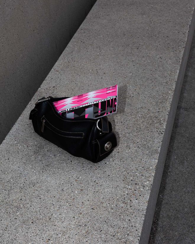 Programme in a handbag