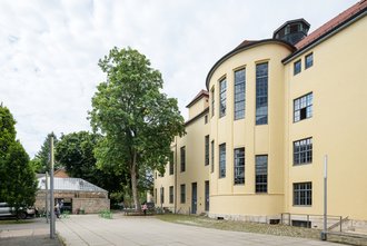 Rückansicht des Hauptgebäudes der Bauhaus-Universität Weimar. Foto: Thomas Müller