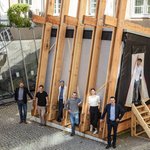 Das Projektteam vor dem »Bauhaus Energy Hub«. Foto: Bauhaus-Universität Weimar/ Thomas Müller