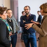 Auch die Lehrenden Julia Gamberini, Uta Merkle und Piero Sassi kamen mit der Klimadiplomatin ins Gespräch.© Bauhaus-Universität Weimar, Fotograf: Thomas Müller