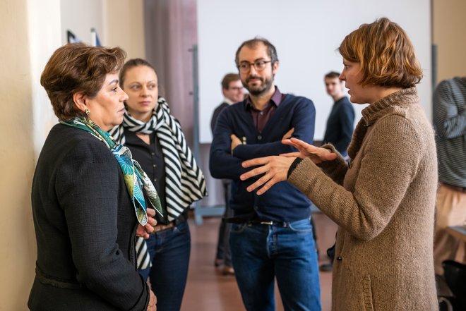 Patricia Espinosa talking to Bauhaus-Universität members