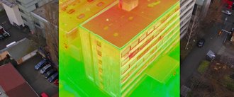 The Weimar researchers understand the value of an interdisciplinary approach and advanced technologies, such as using thermography to assess the energy performance of buildings. Image: professor of Modelling and Simulation of Structures