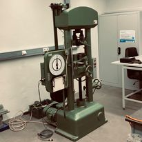Elektromechanische Prüfmaschine 25 kN