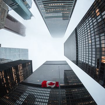 High-rises in Toronto. Copyright: Pixabay, https://pixabay.com/de/photos/architektur-geb%c3%a4ude-flagge-toronto-4843615/