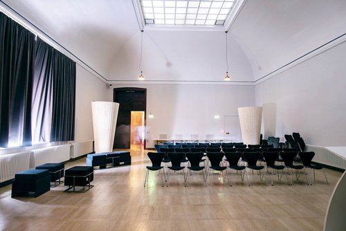 Der Oberlichtsaal im Hauptgebäude. Quelle: Bauhaus-Universität Weimar, Foto: Philipp Montenegro